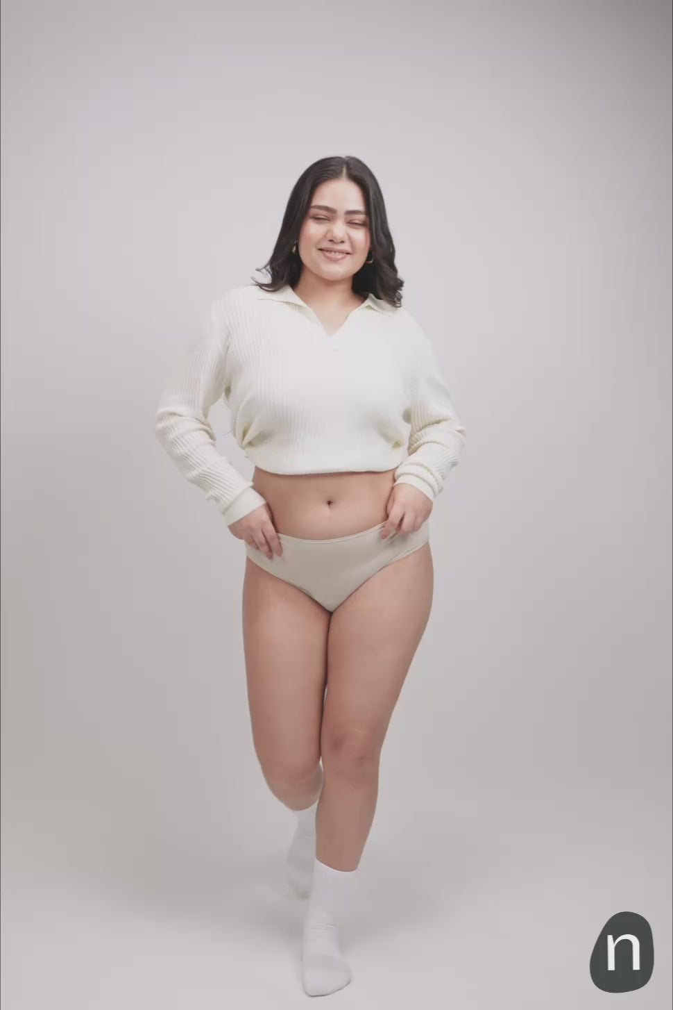 वीडियो लोड करें: हिप हगर न्यूड (S31)